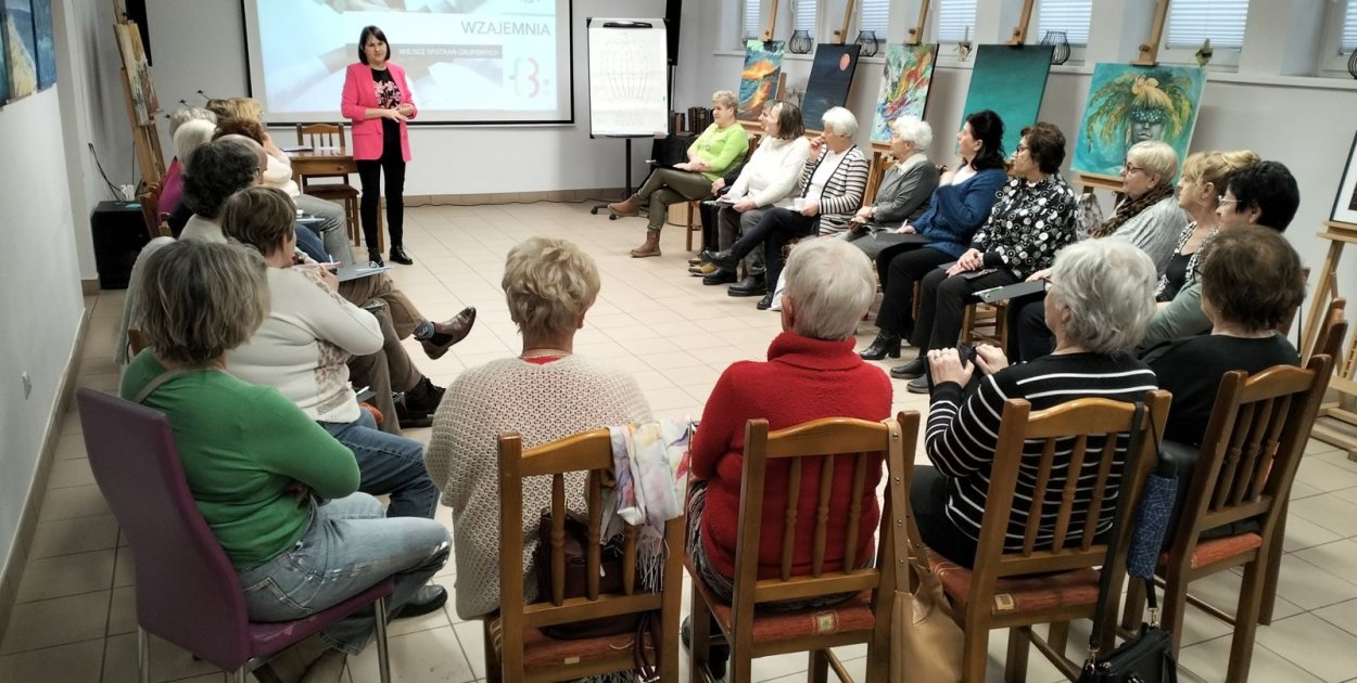 Pierwsze spotkanie grupy wzajemnego wsparcia „Wzajemni” w bibliotece