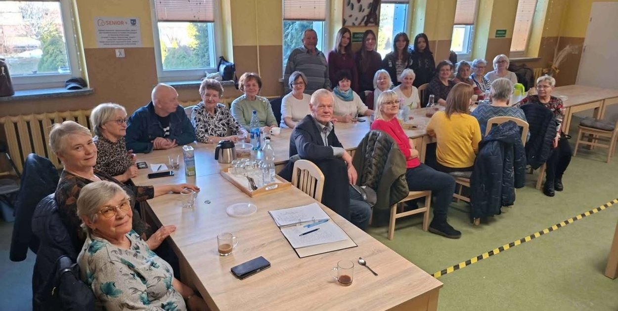 Projekt „Moc Pokoleń” łączy młodzież i seniorów