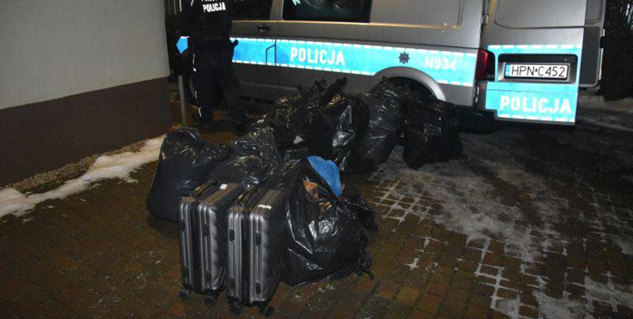 Policja zabezpieczyła odzież wartą ponad 31 tys. zł.