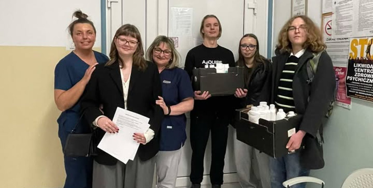 Młodzież z Człuchowa przekazała dary dla hospicjum