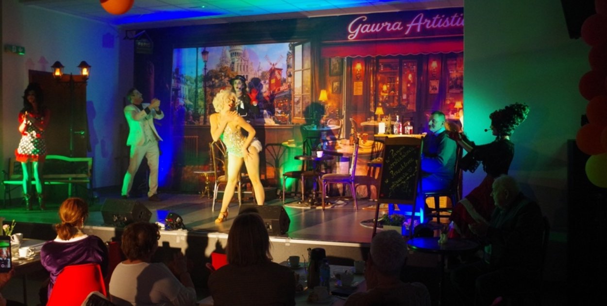 Spektakl inspirowany Edith Piaf w Przechlewie. Muzyczna podróż do Paryża