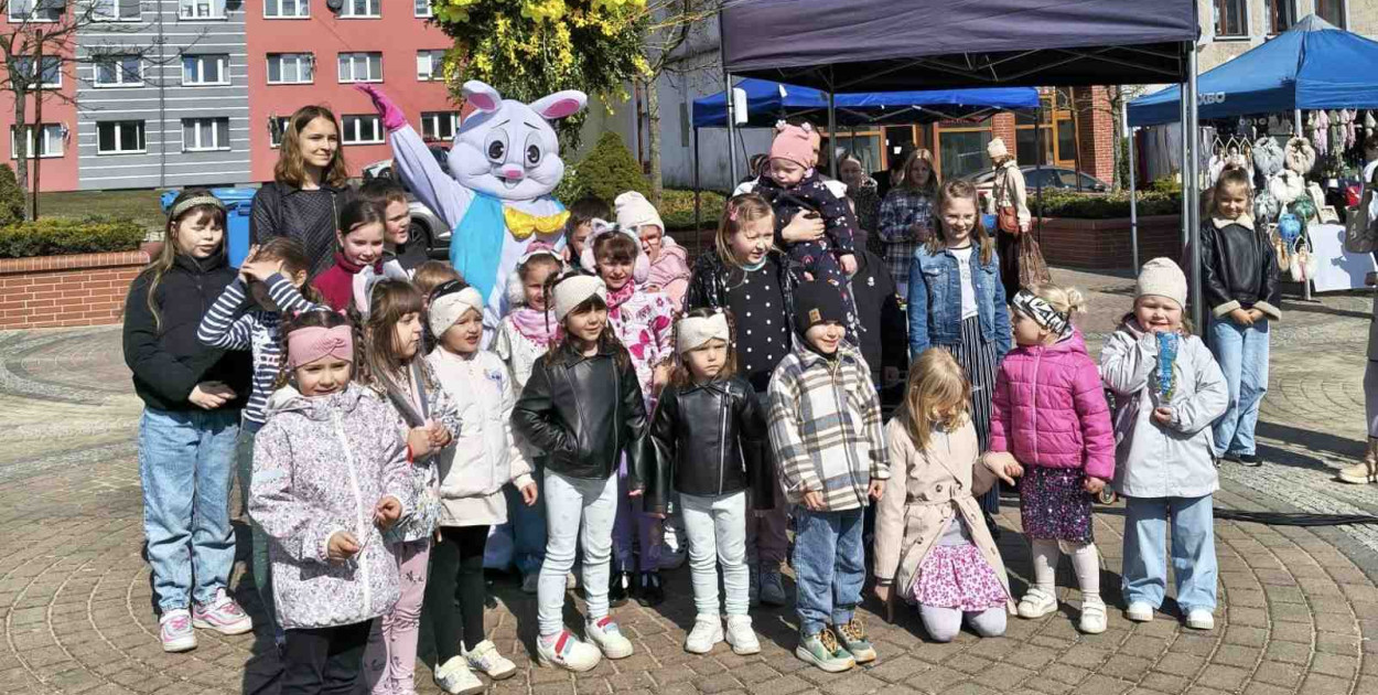 Świąteczna atmosfera na kiermaszu wielkanocnym w Debrznie