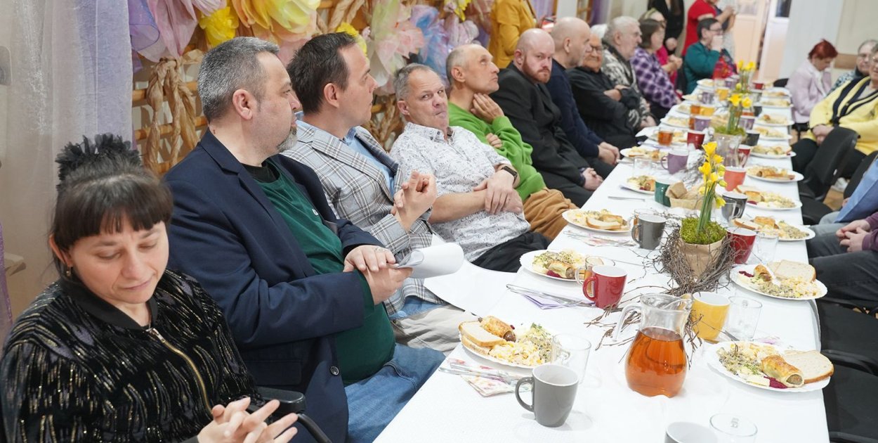 Prawie 40 osób na śniadaniu wielkanocnym w Środowiskowym Domu Samopomocy